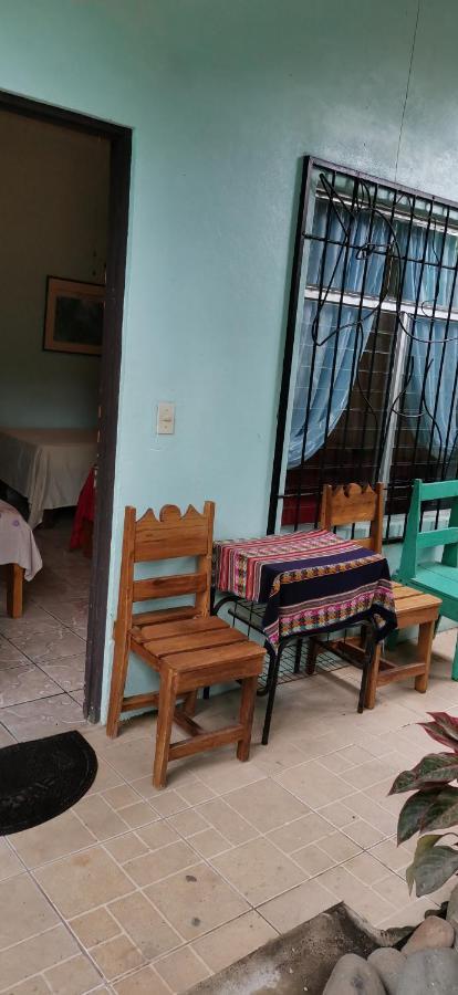 Cabinas Mitchaelle's Puerto Viejo de Talamanca Exterior foto