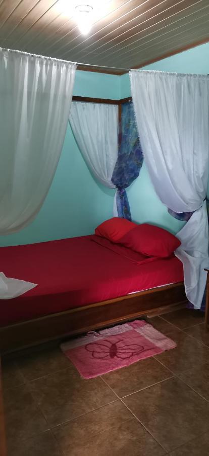 Cabinas Mitchaelle's Puerto Viejo de Talamanca Exterior foto
