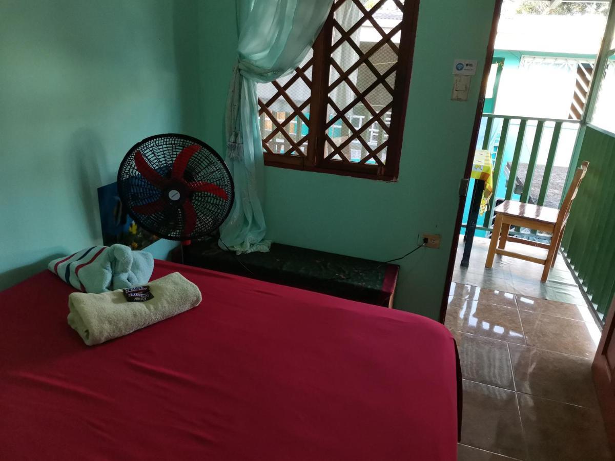 Cabinas Mitchaelle's Puerto Viejo de Talamanca Exterior foto